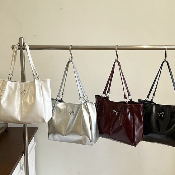 Tote Bag Women's new large-capacity commuter bag, niche design, high-end feel, bestseller red single-shoulder bag full figure