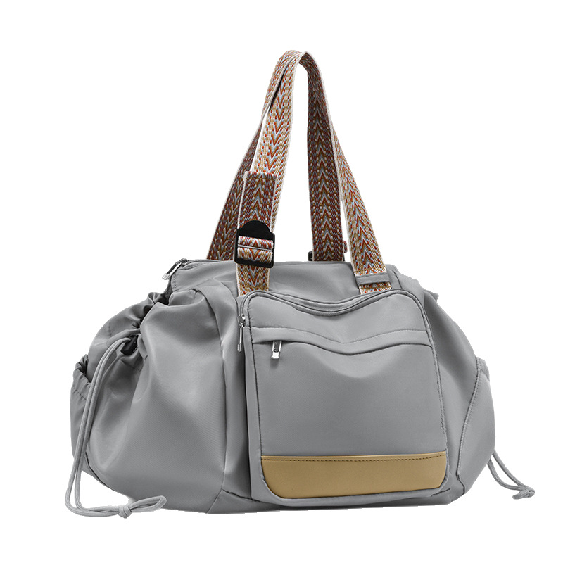 Best-selling versatile cradle bags, travel storage bags, women's backpacks, multi-functional mommy bags, crossbody single-shoulder bags for walking kids Application Scenario