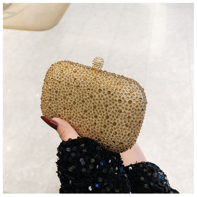 A fashionable European and American lady's small box-shaped dinner bag decorated with shiny rhinestones, elegant and stylish hand-held bag Application Scenario