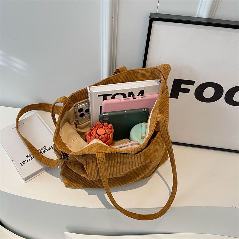 New Korean-style simple large-capacity handbag, casual corduroy single-shoulder bag, versatile travel light crossbody bag wholesale Application Scenario