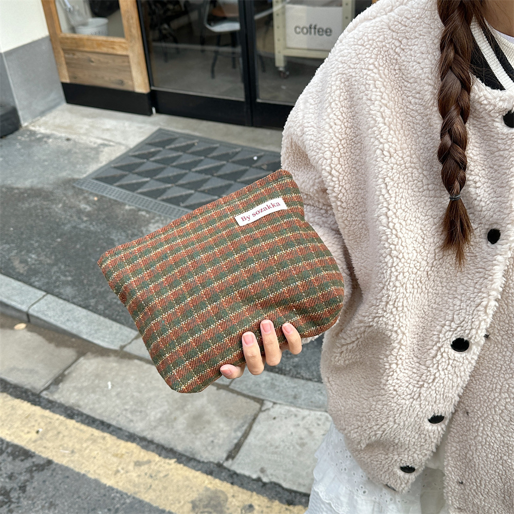 311023 ins Casual tweed checkered small square bag, retro makeup bag, loose change shopping clutch, storage bag Application Scenario