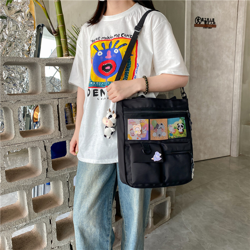 Large-capacity Japanese-style single-shoulder canvas bag for girls, versatile crossbody, ins, a tote bag for junior high school students' classes, and a schoolbag for after-school tutoring Application Scenario