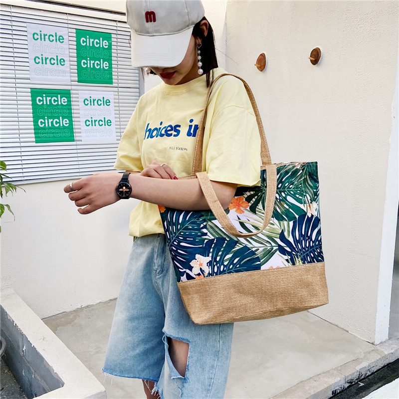 Cross-border hand-held women's bag, casual and simple single-shoulder bag, imitation linen embossed process, crossbody women's bag, large capacity bag for women Application Scenario