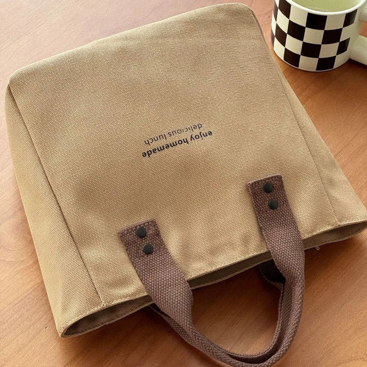 Lunch box bag, special bag, large-capacity letter single-shoulder handbag, niche design, retro and laid-back style handbag for going out Application Scenario