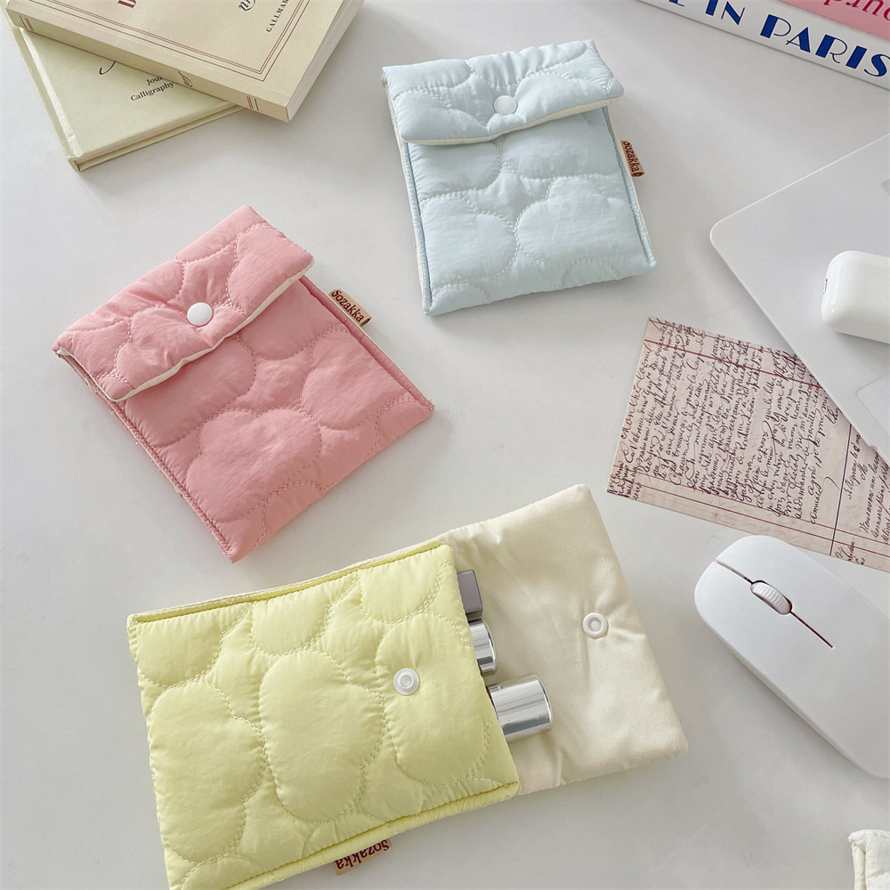 55151 Portable and simple candy-colored sanitary napkin storage bag for menstruation Specification drawing