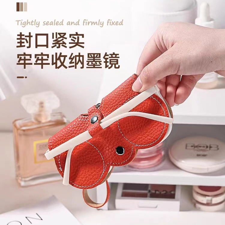 New pu sunglasses bag, portable glasses case, sunglasses protection case, cute glasses clip, simple women's glasses bag Application Scenario