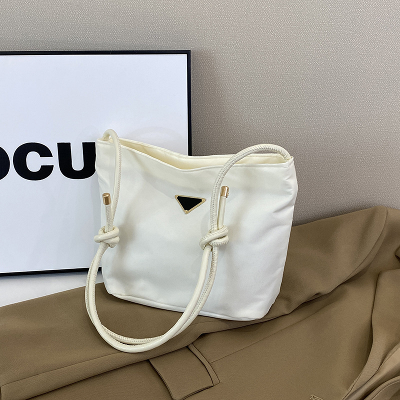 2025 New Korean-style fashionable and niche single-shoulder bag, hand-held trendy and casual bucket bag, women's commuting crossbody bag for work Specification drawing