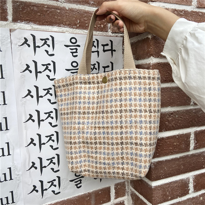08181 Japanese-style woolen checkered bento bag, ins Korean-style handbag, fresh women's walking lunch box, small handbag wholesale Application Scenario