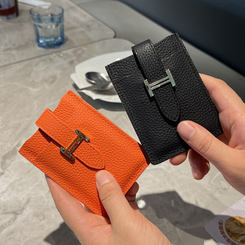 The popular togo card case for women features a new, niche, ins pull-out, light luxury leather card case and a lightweight card holder for ID cards Specification drawing
