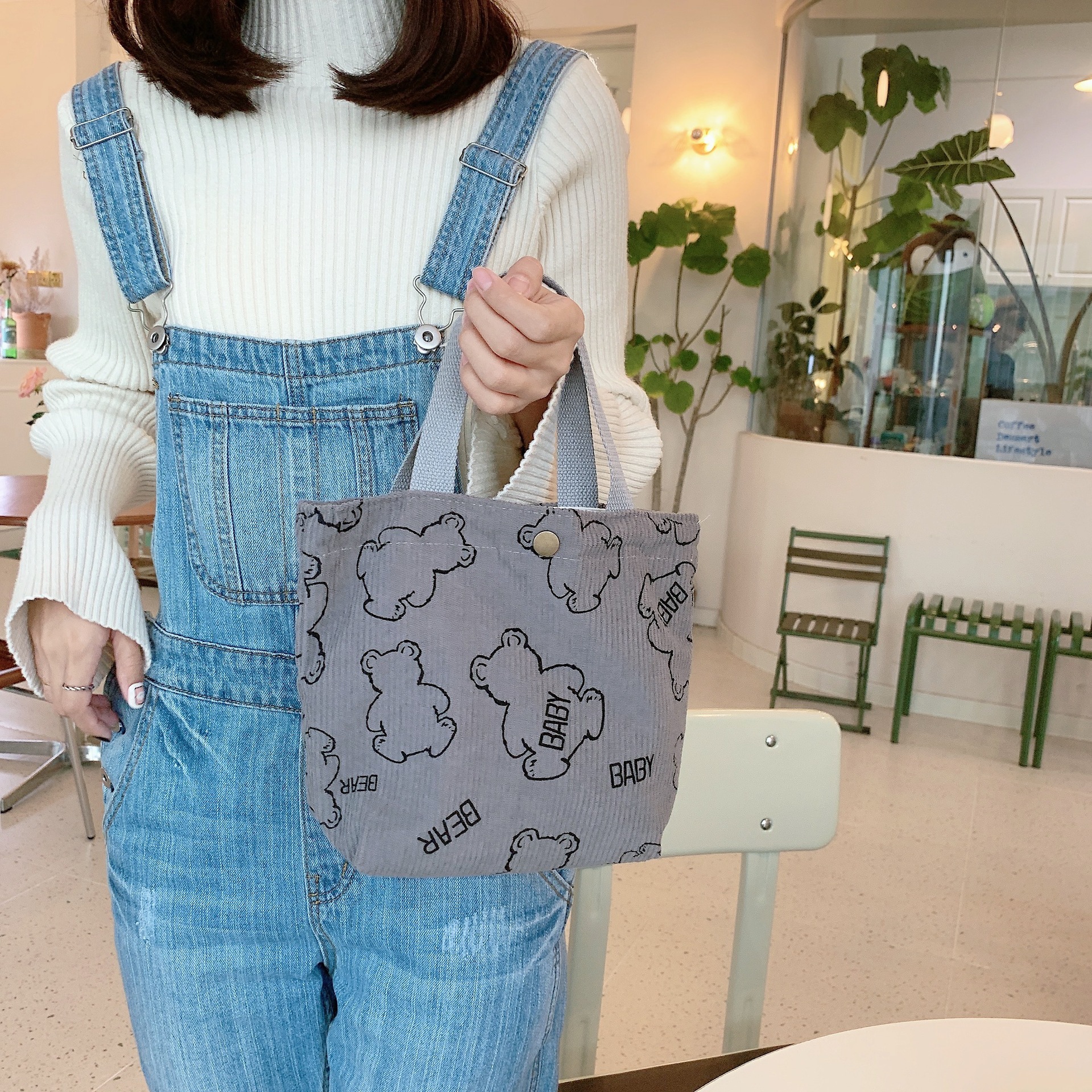 0571baby Bear Corduroy Bento Bag, Portable large-capacity storage bag, Lunch box, hand-carry bag Application Scenario
