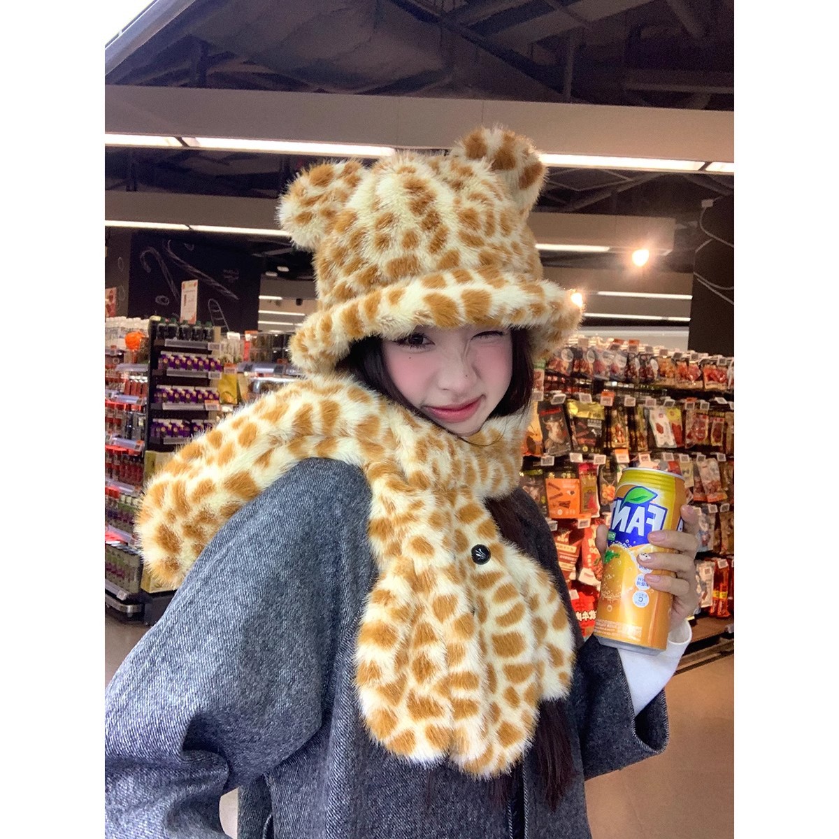 Cute and warm fisherman hat for autumn and winter, Korean style, high-end, retro and versatile, fluffy, anti-freezing and anti-cold, tiger-patterned hat for women details Picture