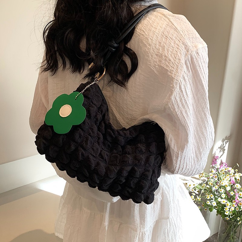 Bubble Flower hand-held cylindrical bag for Girls 2024 New style Japanese and Korean girl texture single-shoulder hand-held bento bag shopping bag Application Scenario