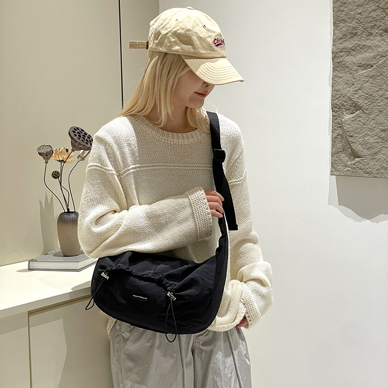 Colorful Fox Korean style Instagram casual crossbody women's bag, large capacity for commuting, light and lazy, drawstring dumpling bag Specification drawing