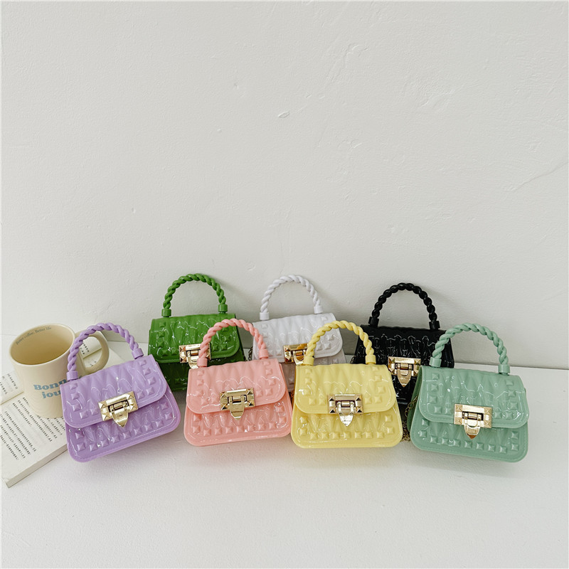 2025 Summer new leaf lock, nail chain, mini jelly, rubber-coated, casual hand-held red envelope small bag details Picture