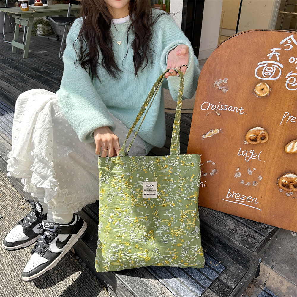 43204 ins Spring/Summer New Gentle small floral starry sky single-shoulder canvas bag with large capacity for girls' study bag Specification drawing