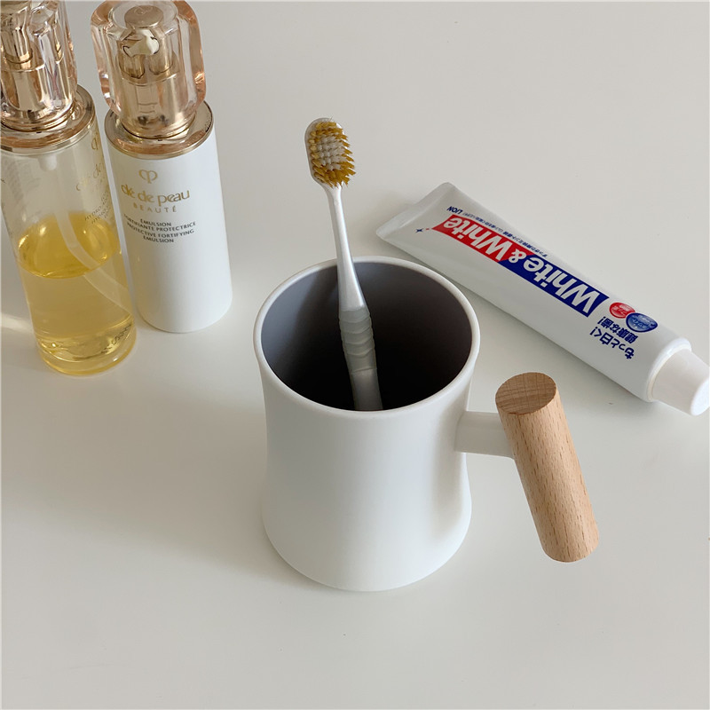 ins mouthwash cup, high-end brushing cup, portable travel toiletry cup, student dormitory household couple toothbrush cup Application Scenario