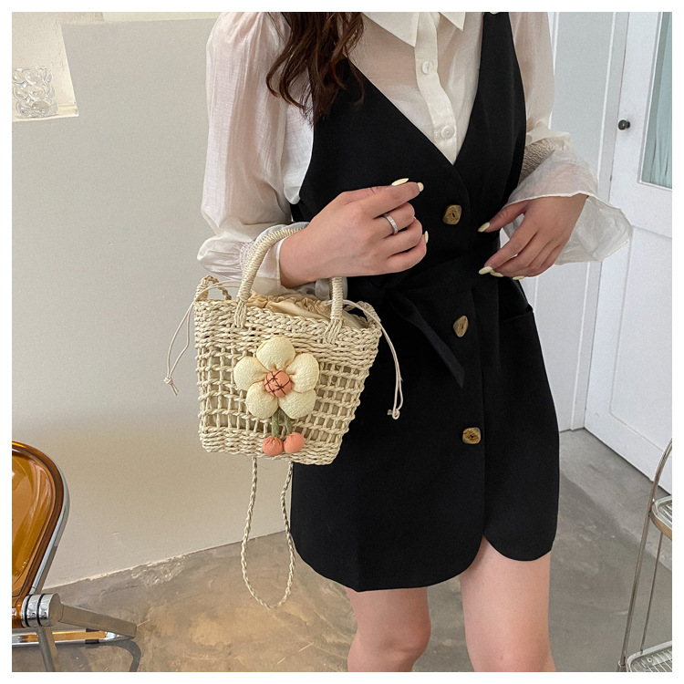 The 2022 new trendy and fashionable hand-held bucket bag for women, a stylish straw woven bag Specification drawing