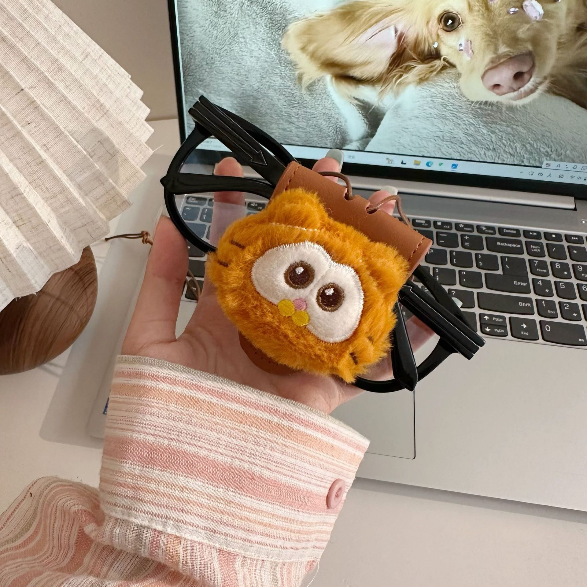Cartoon neck glasses string for girls, cartoon Garfield cat plush sunglasses, glasses string, anti-loss and anti-drop chain Specification drawing