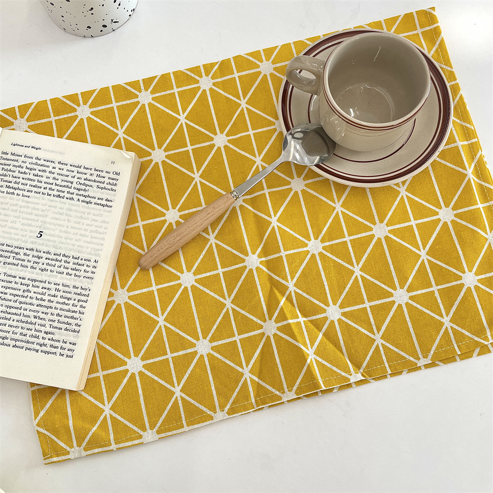 bj250221 simple furniture heat insulation pad, restaurant napkin placemat, heat and stain resistant, living room coasters, Western placemat Application Scenario