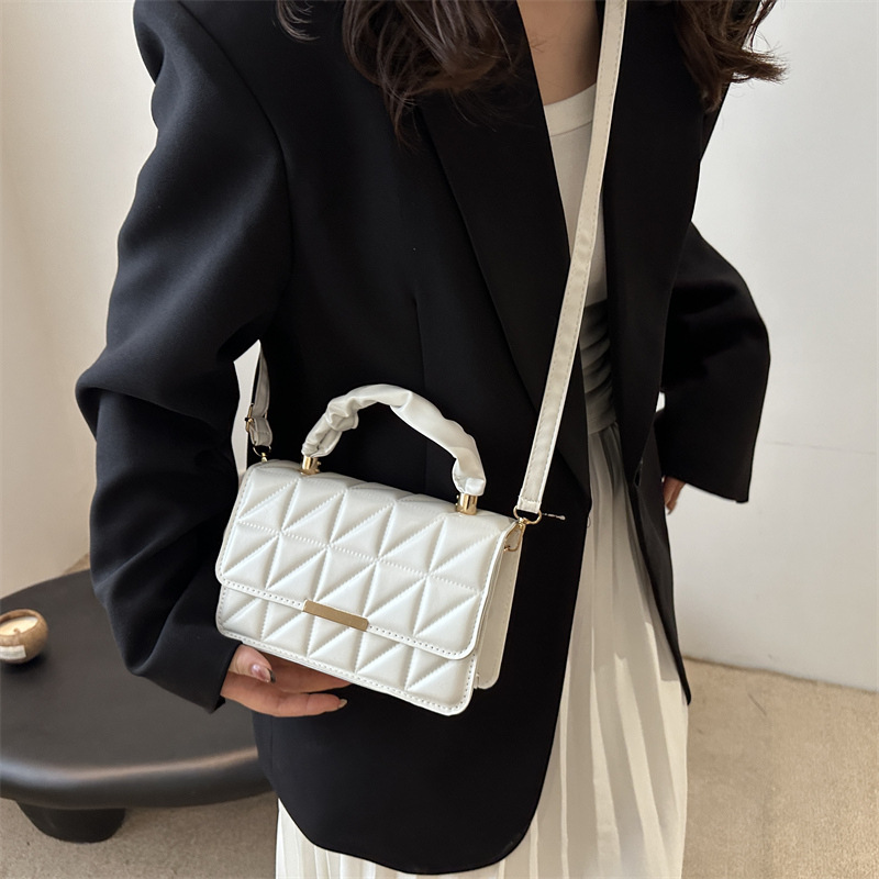 The new 2024 stylish and casual square bag for women, a unique and niche single-shoulder bag with a simple and stylish crossbody style, is selling well across borders details Picture
