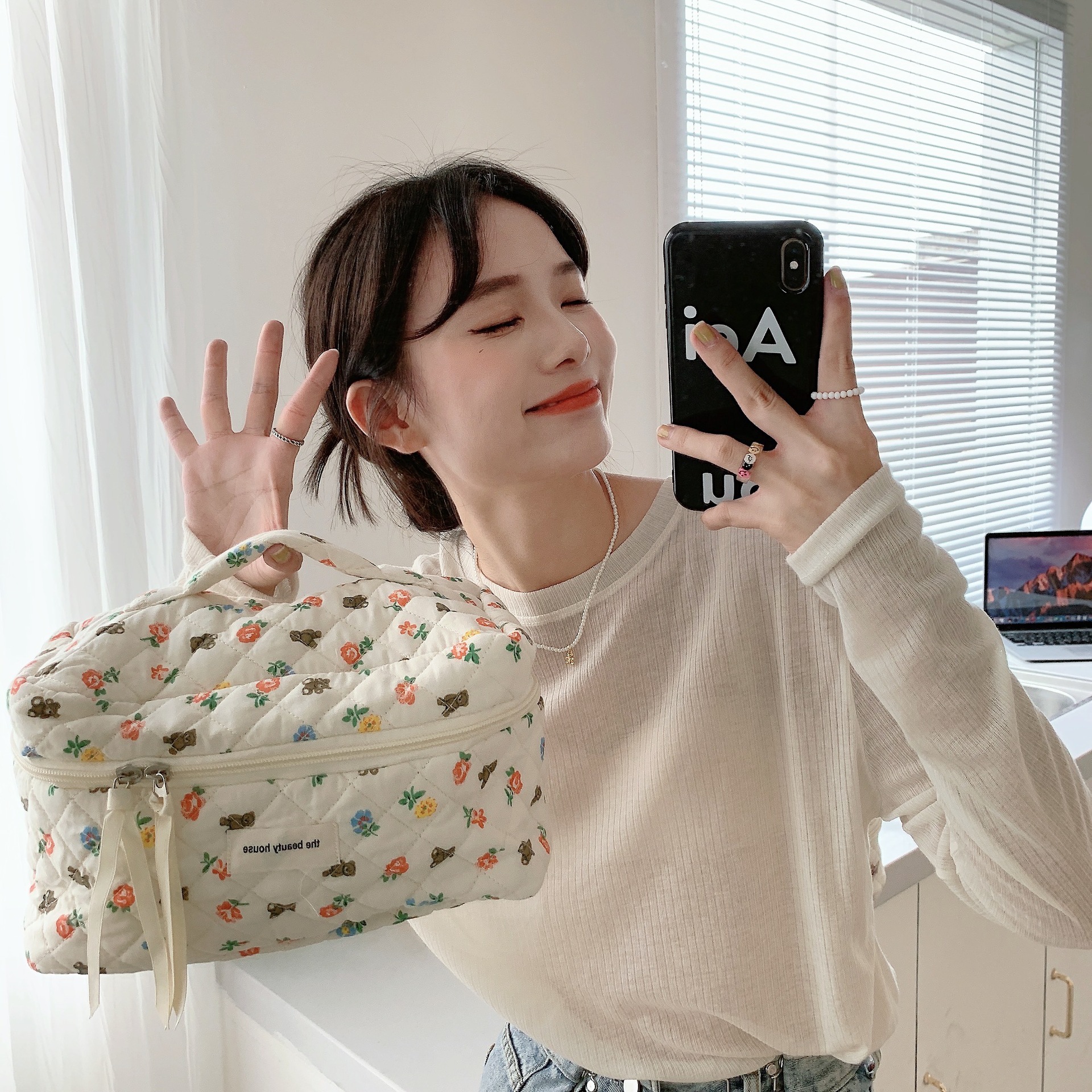 26275 ins Korean Flower Bear Makeup Bag, Large Capacity Portable Travel Toiletry Bag, Miscellaneous Storage bag full figure