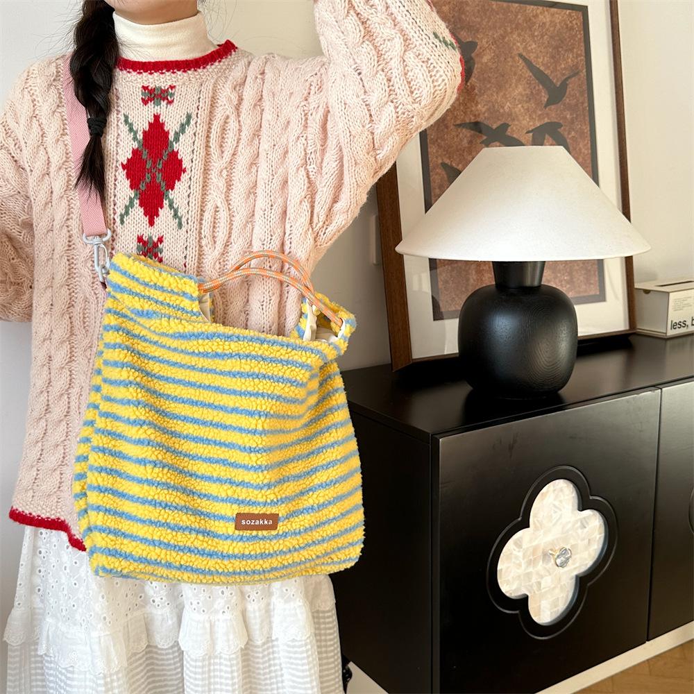312181 Korean retro autumn and winter fashion striped fluffy student handbag, large-capacity single-shoulder crossbody bag Specification drawing