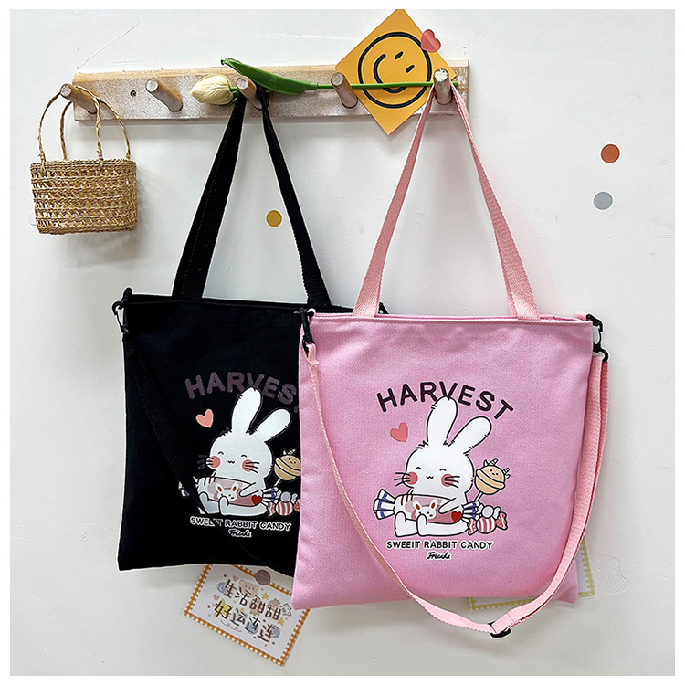 The new Korean-style artistic hand-held student schoolbag, simple and versatile single-shoulder canvas bag, and fashionable crossbody shopping bag are selling well details Picture
