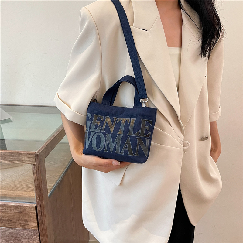 In 2024, the super popular canvas bags for women this year are classic letter-themed single-shoulder bags and trendy casual large-capacity crossbody bags Specification drawing