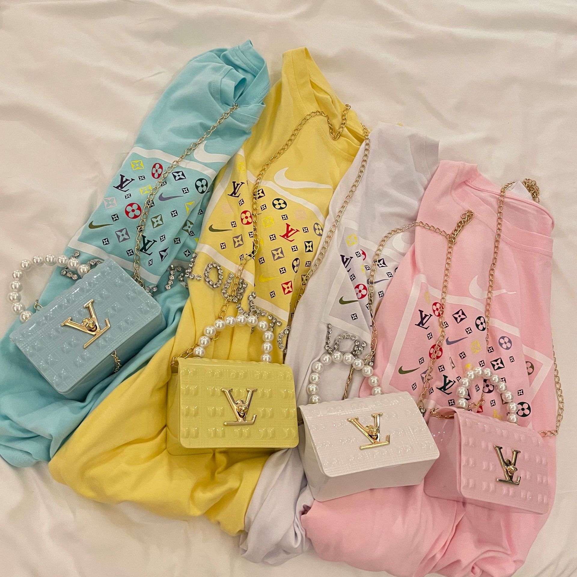 2025 New pearl hand-held mini jelly bag, diamond-shaped women's bag, candy-colored small square bag, single-shoulder crossbody chain bag full figure