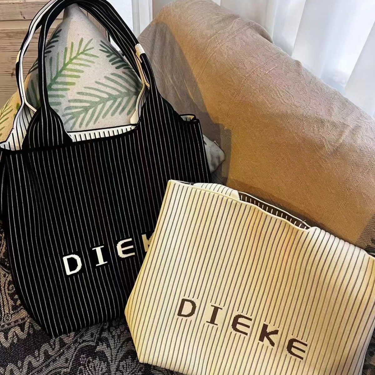 The new large-capacity fly-woven bag with louvers and letters is a portable and fashionable handbag that can be worn on one shoulder Application Scenario