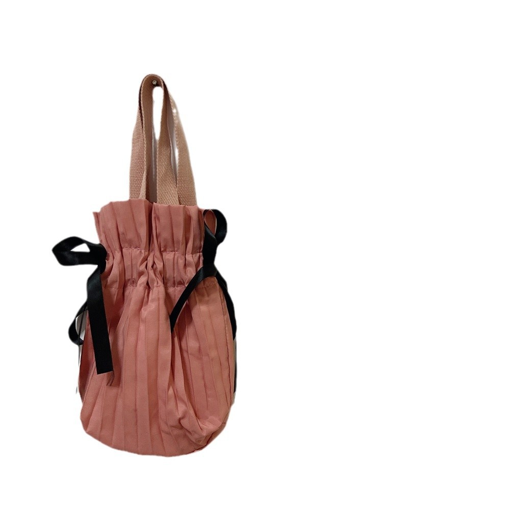 05222 solid color handbag, with a pleated drawstring and a closed opening design, is a portable toiletry bag for business trips and travel, capable of storing miscellaneous items Item Picture