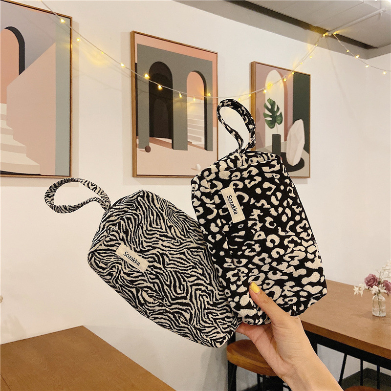 13311 checkered color-blocking large-capacity cosmetic bag, women's leopard print fashionable clutch, canvas storage bag wholesale details Picture