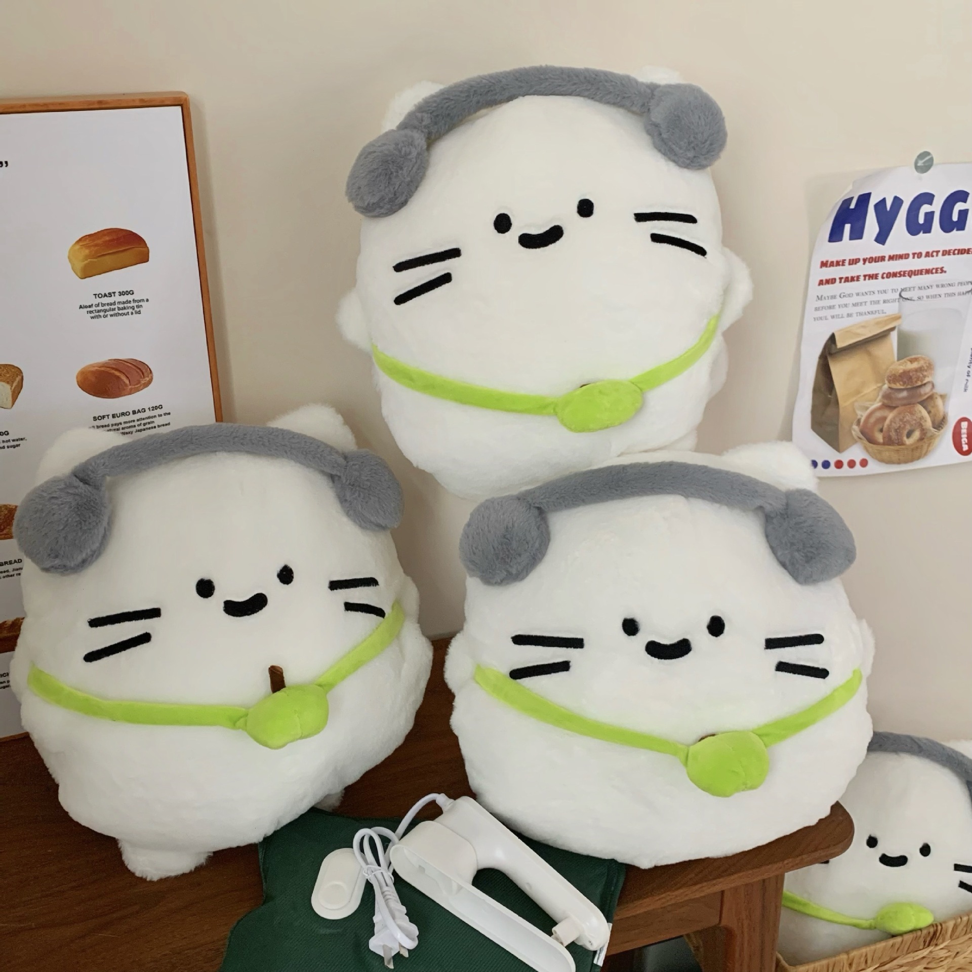 Headphones, cat hot water bag, new dormitory bed warming wonder, rechargeable warm baby, explosion-proof hand warmer, plush electric warm bag details Picture