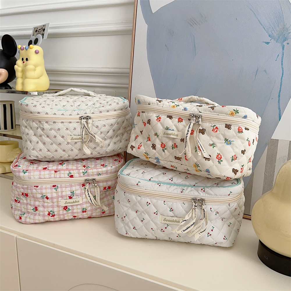 3992 Cute Makeup Bag, Women's Portable large-capacity cosmetics Storage Bag, Travel hand-held toiletry Bag, Makeup bag full figure