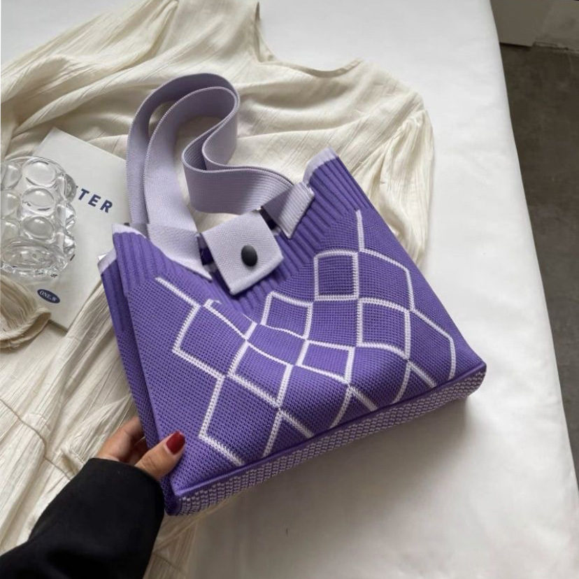 Korean-style knitted woolen bag for women, 2024 new stylish large-capacity handbag, versatile commuting single-shoulder tote bag Application Scenario