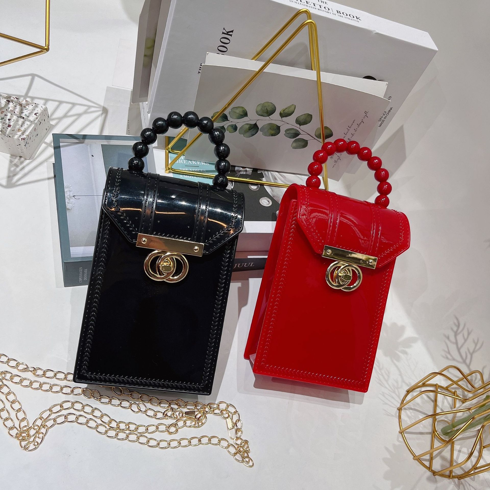 The 2025 cross-border new mobile phone bag can hold 5.5-inch and 6-inch mobile phones. It is a fashionable and simple single-shoulder crossbody women's bag Specification drawing