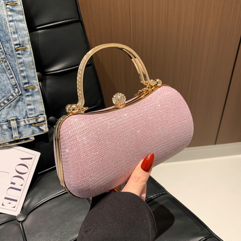 The 2024 new trendy women's bag is exquisitely textured and simple yet stylish. It's a small bag with a lock button and a single-shoulder chain crossbody full figure