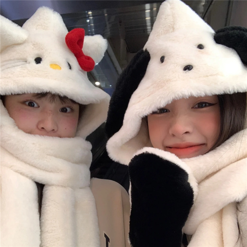 Original three-piece set of hats, scarves and gloves for cats and dogs, student and couple autumn and winter warm and thick one-piece hat Application Scenario