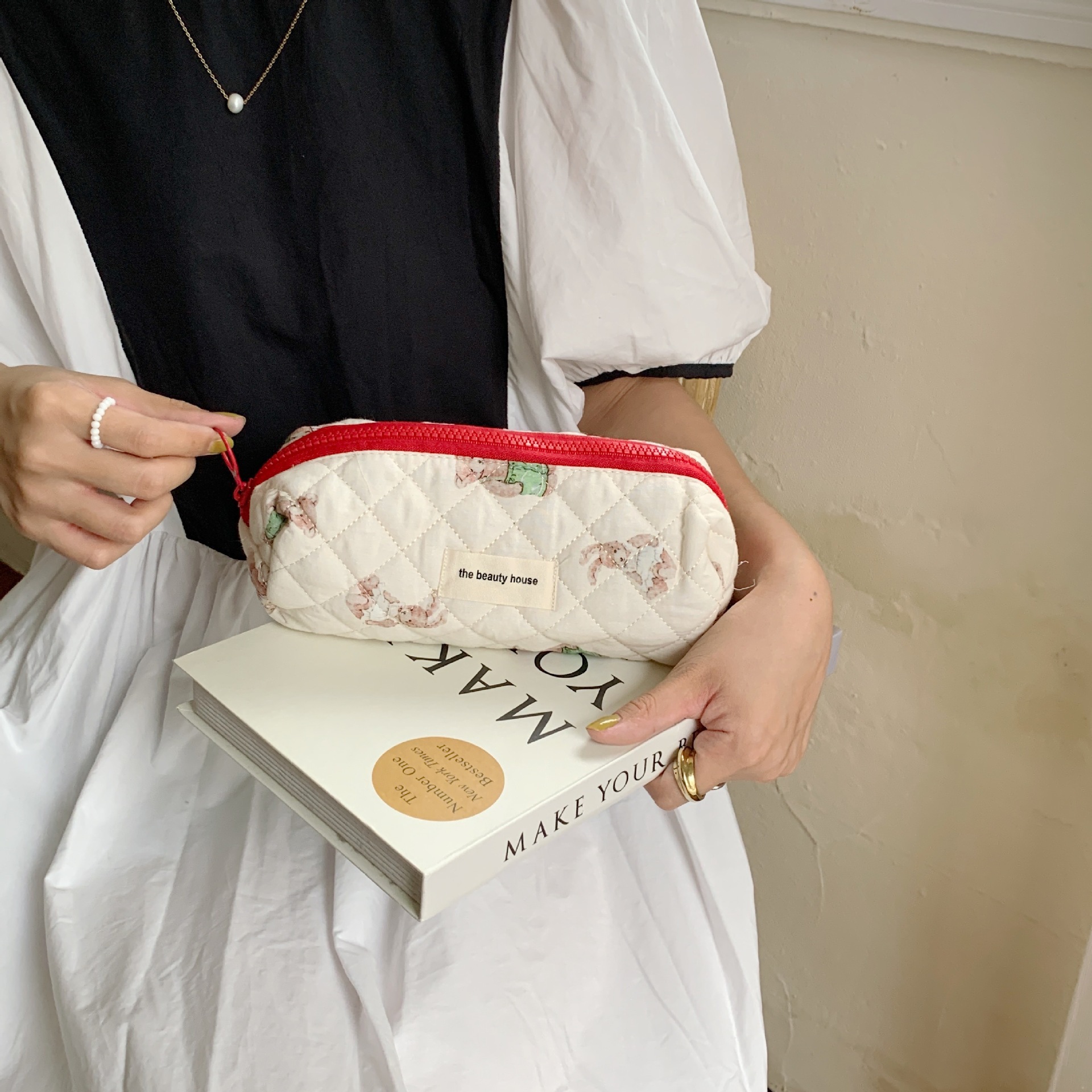 26275 ins Cute rabbit Bear Makeup Bag, portable pen case, Girls' clutch, multi-functional storage bag Application Scenario