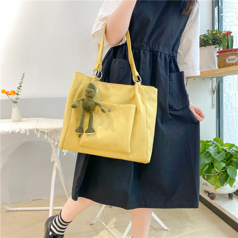 The 2022 new trendy, simple and casual single-shoulder bag and handbag for women, as well as the tote bag for students' classes Specification drawing