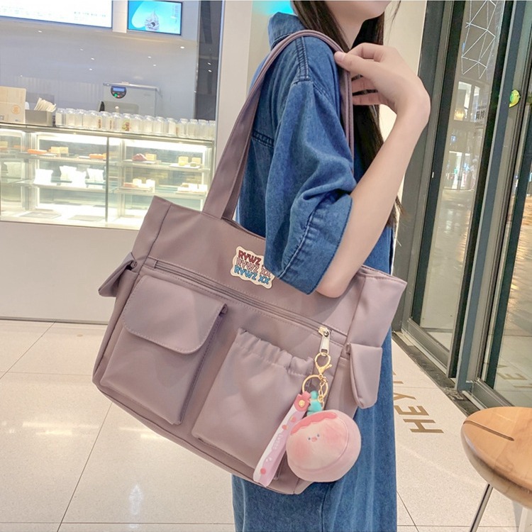 New large-capacity single-shoulder bag, Korean-style casual and simple tote bag, niche design, fashionable and versatile handbag wholesale Application Scenario