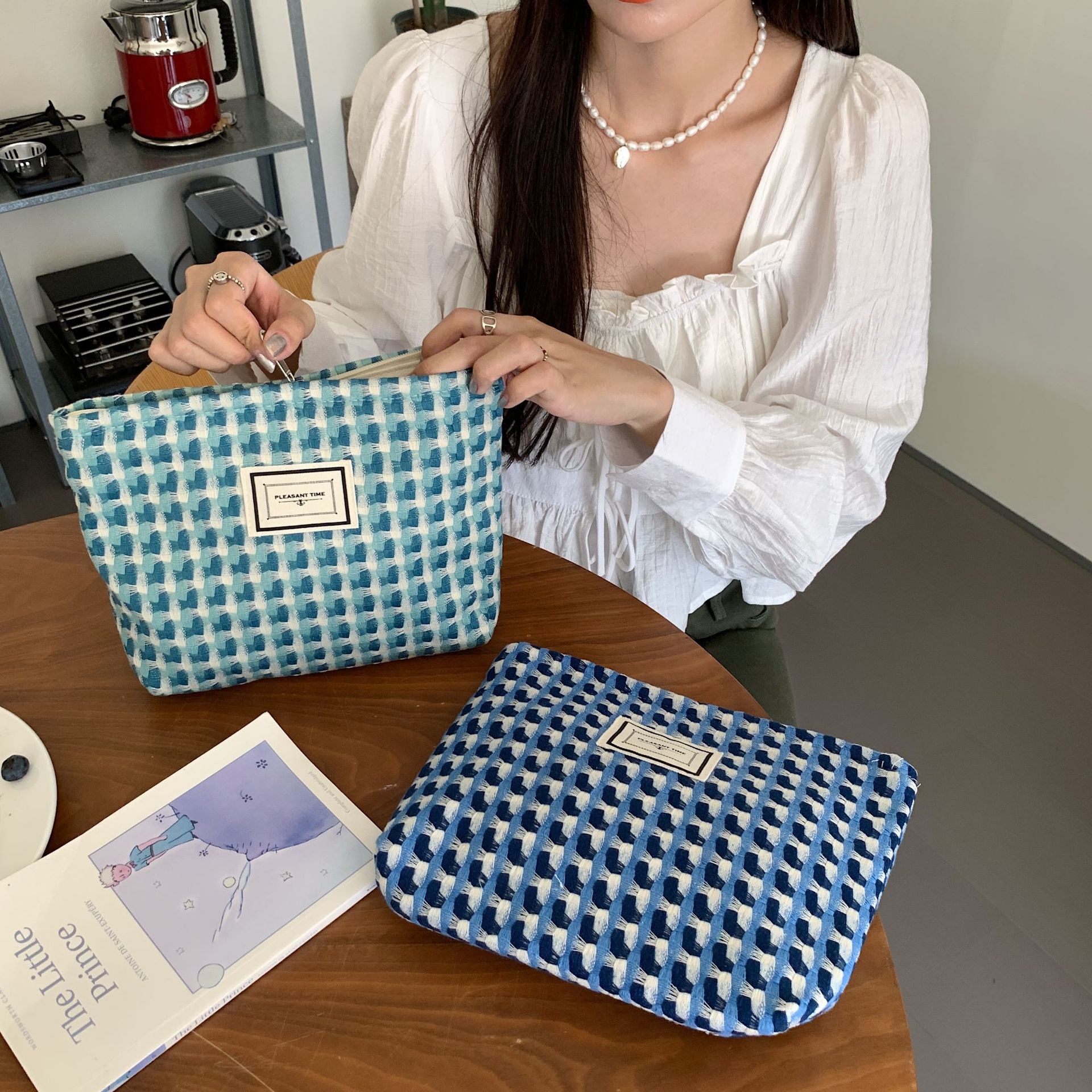 28164 New lake blue Ins-style patterned cosmetic bag, portable travel storage bag, large-capacity textured pen case full figure