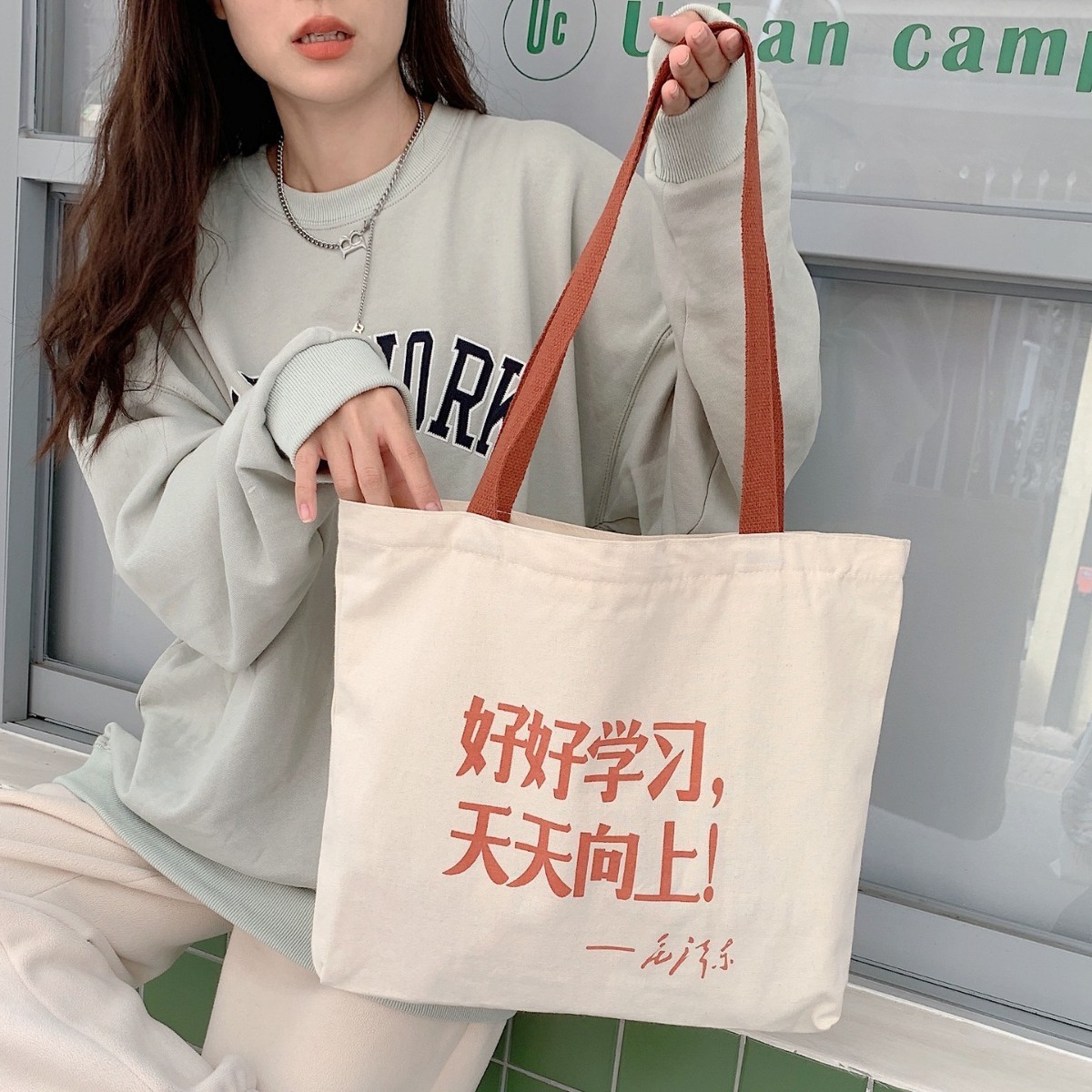 29274 Self-made cultural and creative design canvas bag, single-shoulder casual and artistic shopping bag, student commuting book tote bag Application Scenario