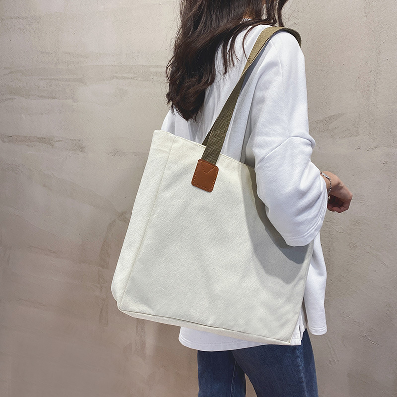 2022 Korean version niche new women's bag, large-capacity Harajuku ulzzang student class single-shoulder crossbody canvas bag Application Scenario