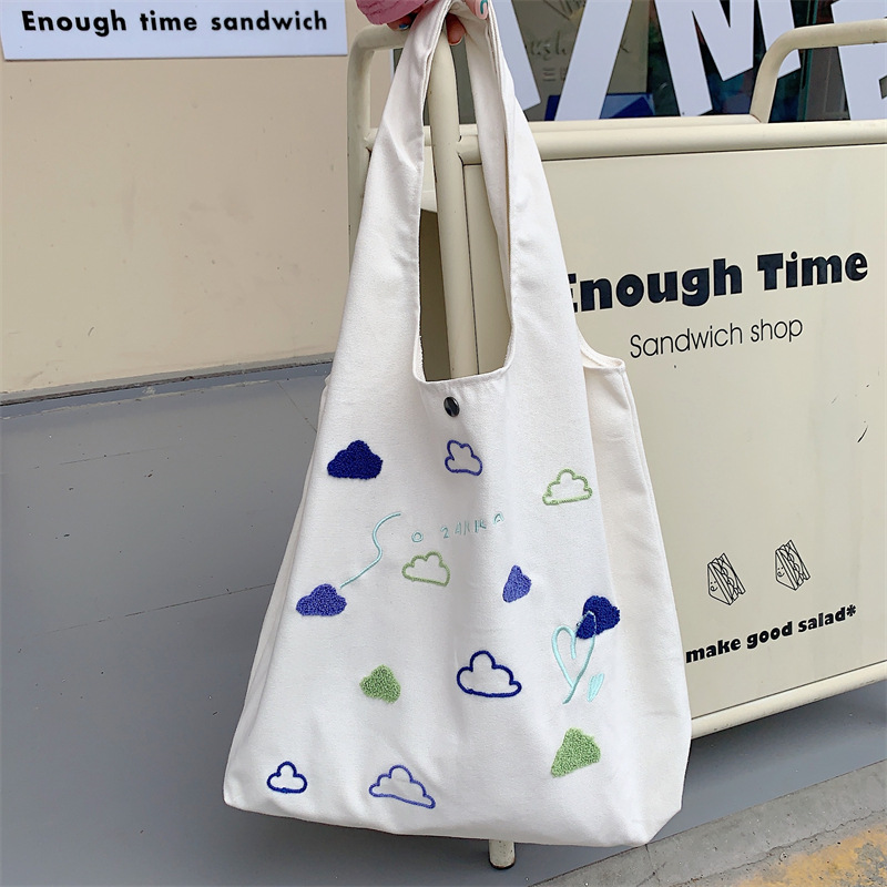 3762 Japanese-style Little Cloud Tote canvas bag with embroidery, versatile and artistic single-shoulder handbag, large-capacity vest bag Application Scenario