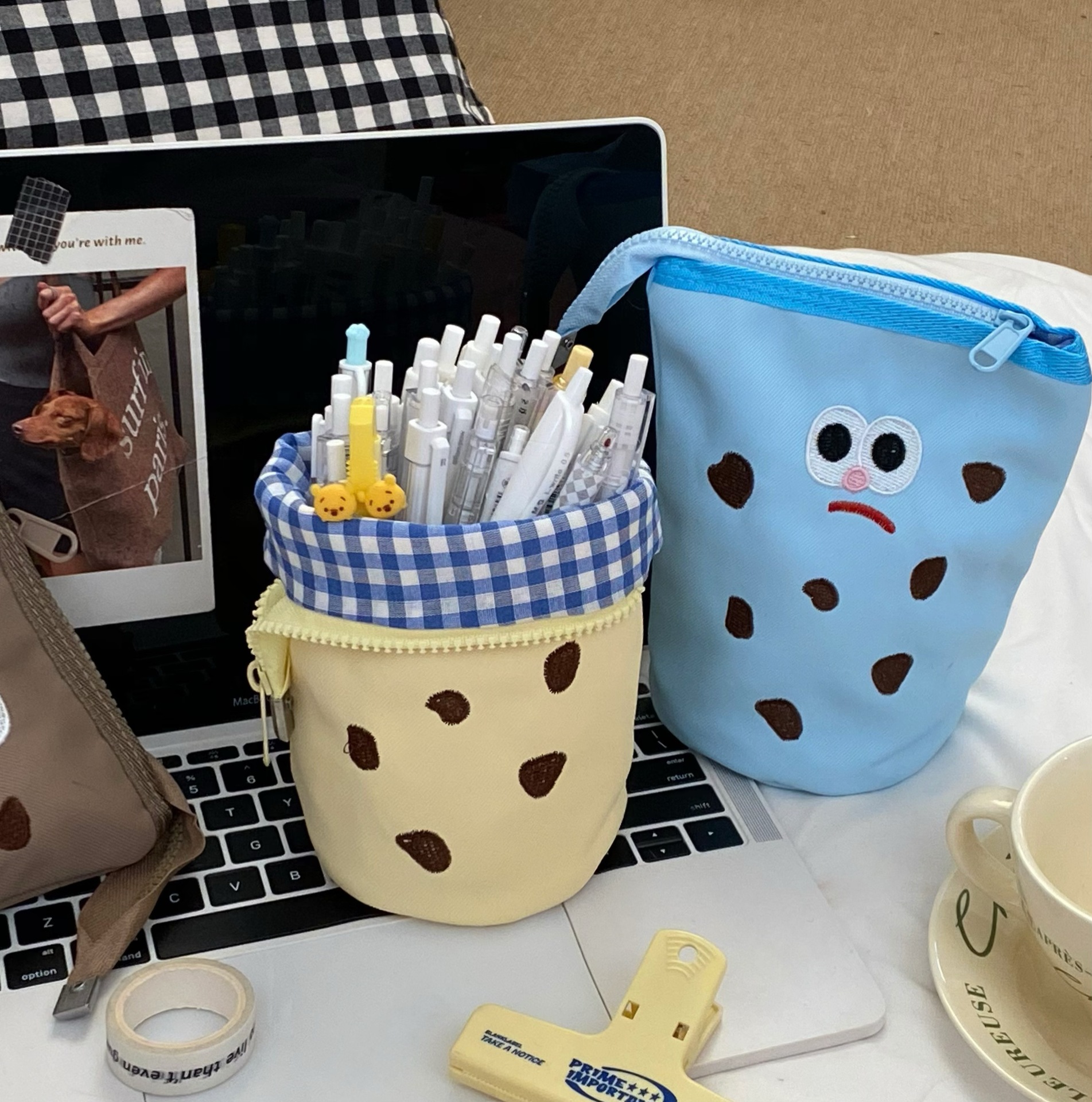 Cartoon cookie pen case, high appearance level, pen barrel style pen case, creative vertical flip stationery storage bag, student cylinder pencil case Specification drawing