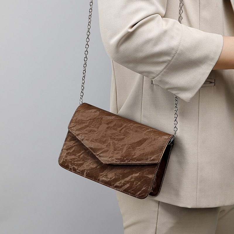 In 2024, a retro crossbody bag, a small square bag, a new women's bag, a beautiful single-shoulder bag, a casual, individual and trendy crossbody bag details Picture