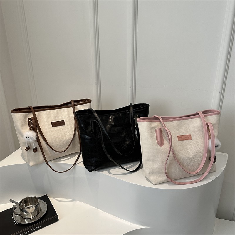 New simple and casual tote bag wholesale, cross-border shopping, commuting, armpit bag, large capacity, trendy and fashionable shoulder bag Application Scenario