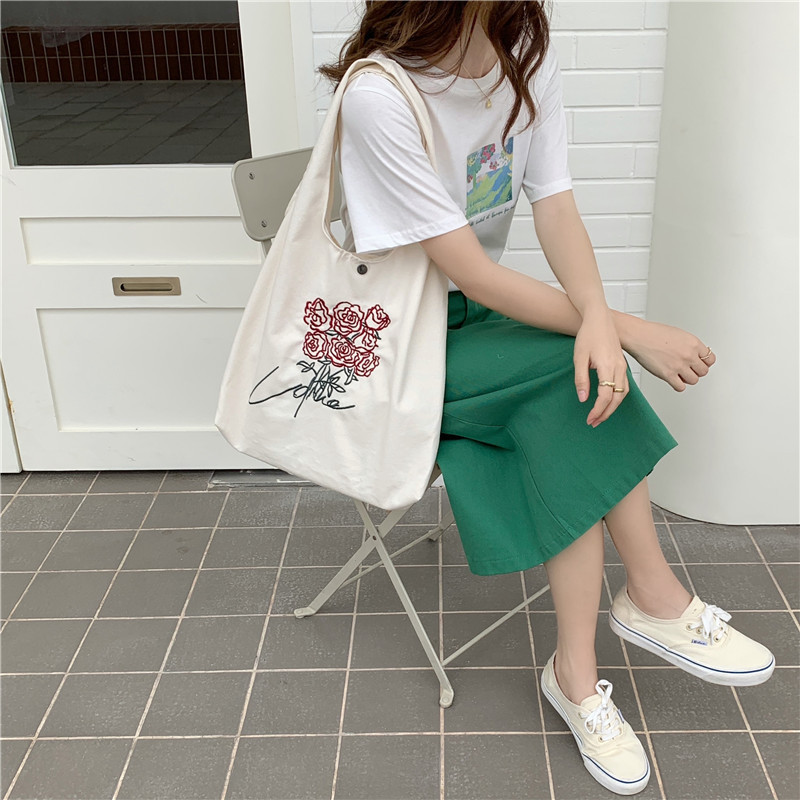 14301 Korean version embroidered rose retro canvas bag, ins laid-back style artistic college student single-shoulder bag wholesale Specification drawing