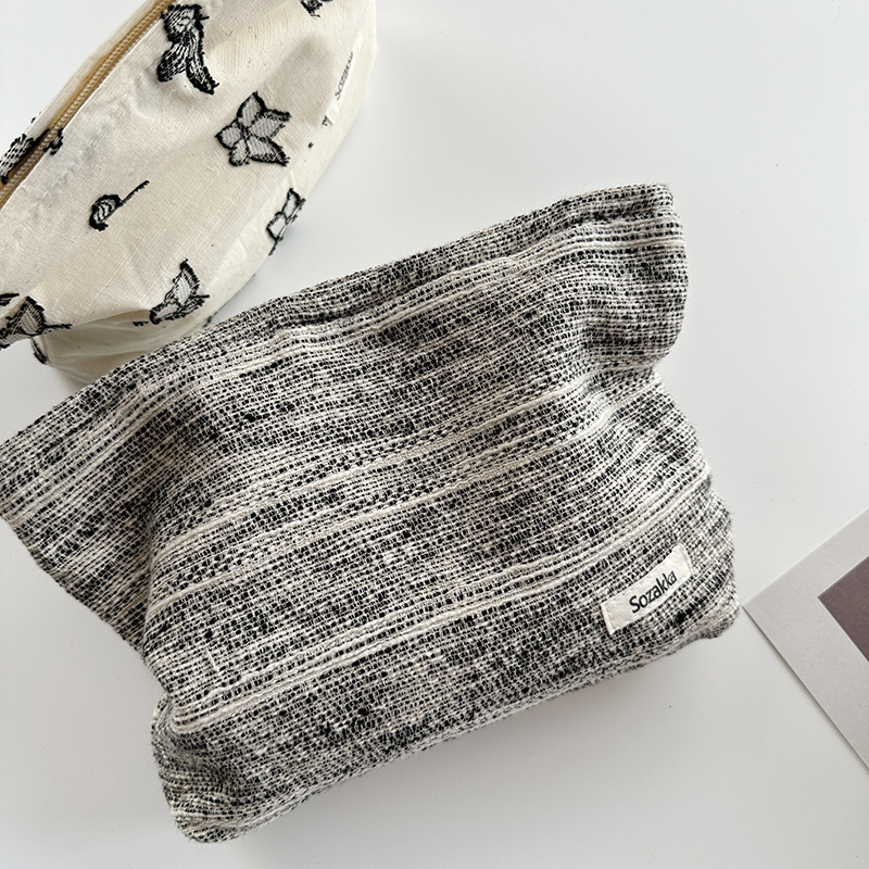 【 In Stock 】33192 Textured Butterfly large-capacity cosmetic bag, Jacquard striped fabric travel portable storage bag full figure